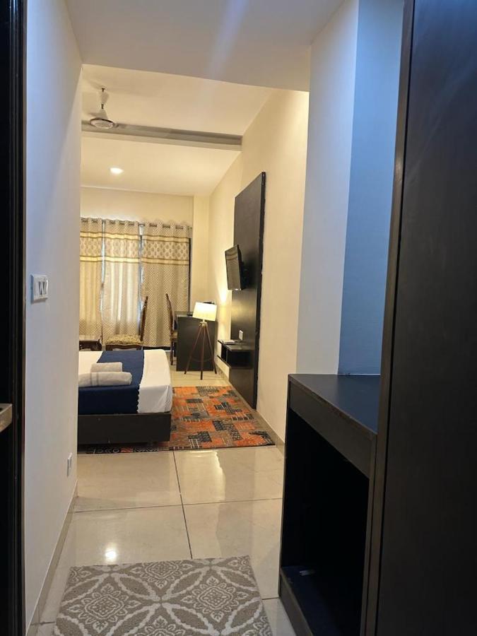 Hotel Jb Residency !! Luxurious & Royal Balcony Rooms !! Large Rooms Zirakpur المظهر الخارجي الصورة