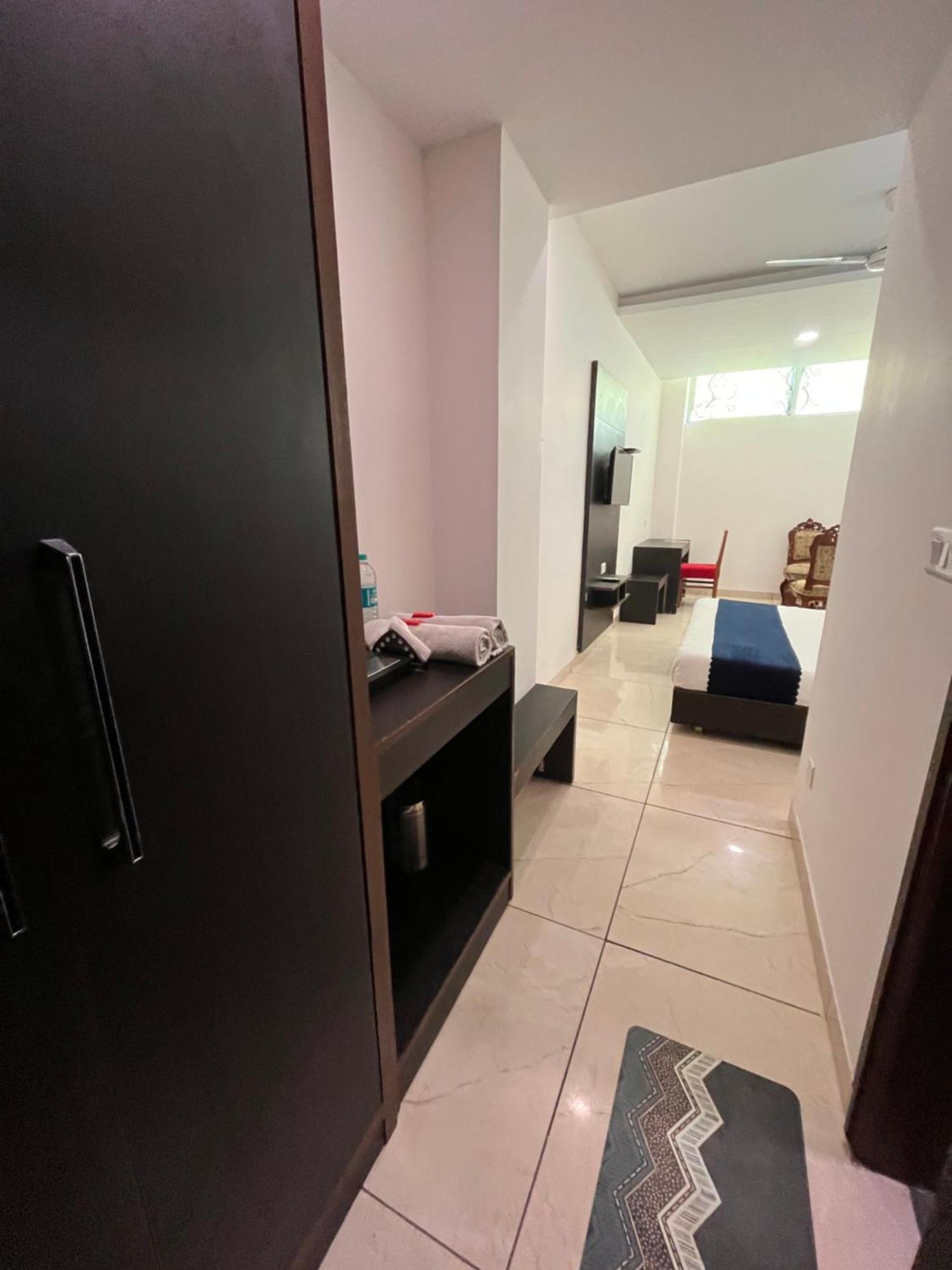 Hotel Jb Residency !! Luxurious & Royal Balcony Rooms !! Large Rooms Zirakpur المظهر الخارجي الصورة