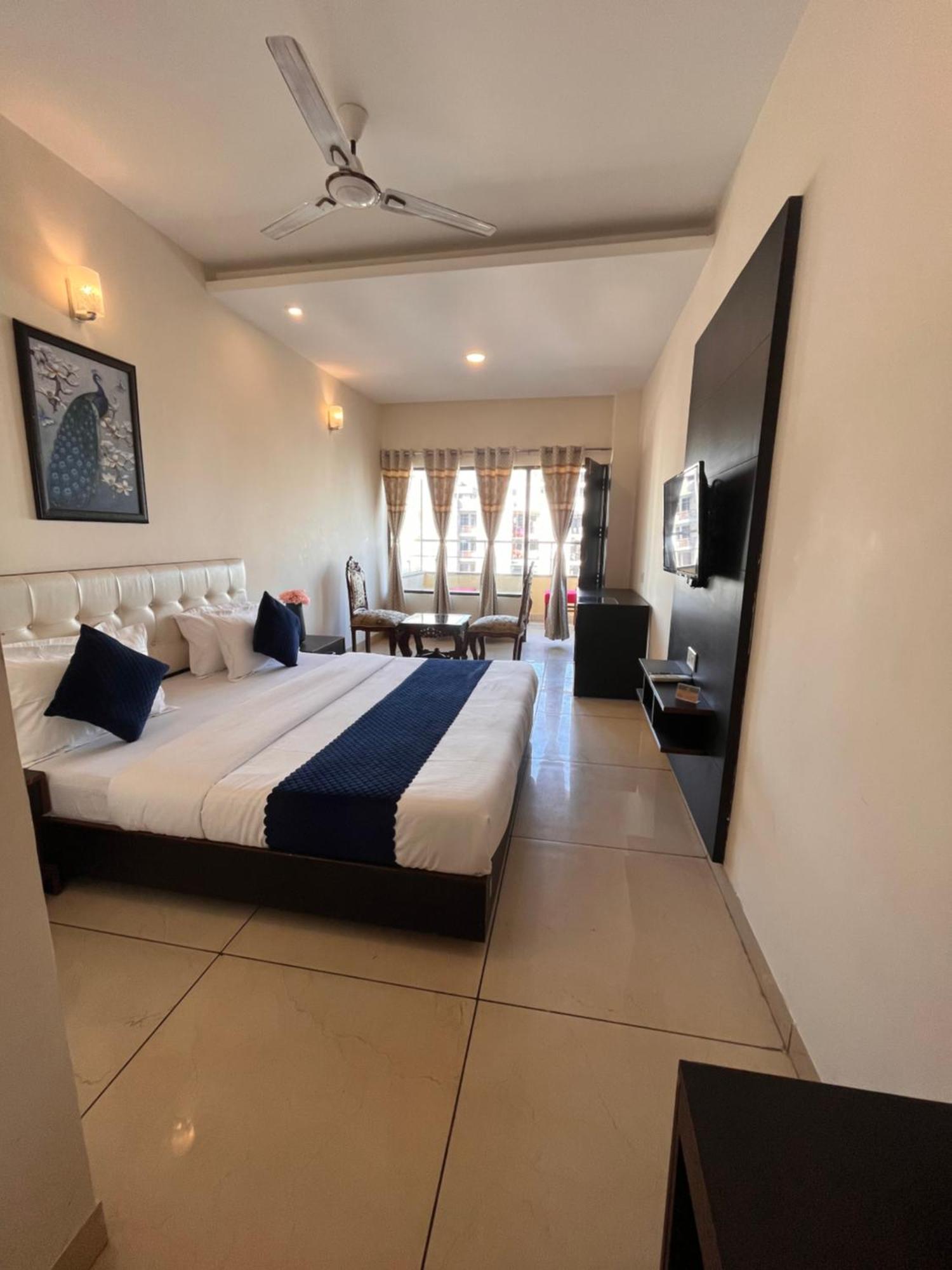Hotel Jb Residency !! Luxurious & Royal Balcony Rooms !! Large Rooms Zirakpur المظهر الخارجي الصورة