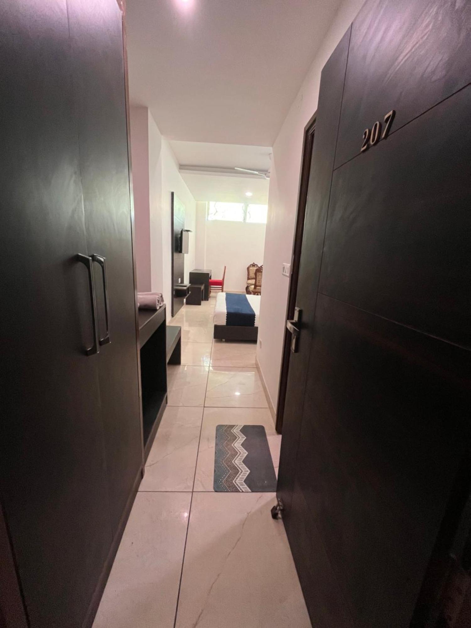 Hotel Jb Residency !! Luxurious & Royal Balcony Rooms !! Large Rooms Zirakpur المظهر الخارجي الصورة